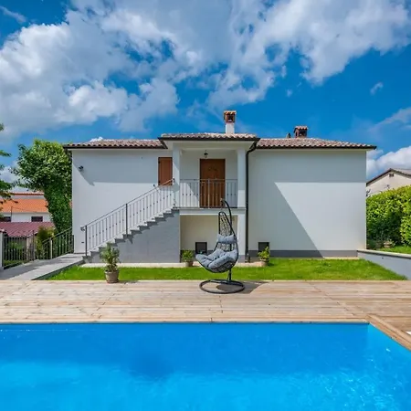 A Charming Poolside In