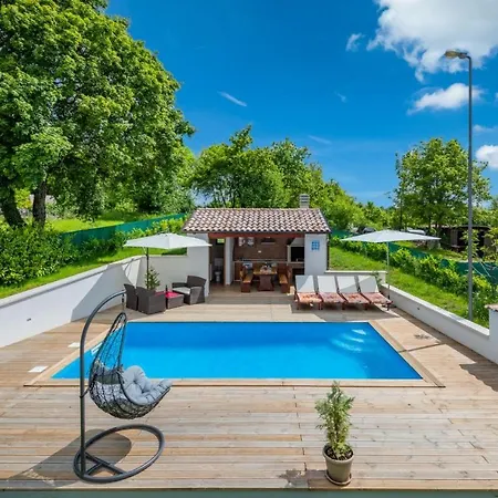 A Charming Poolside In Holiday home