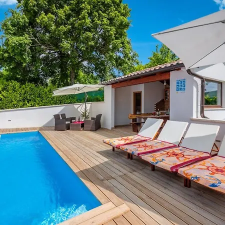 A Charming Poolside In Vikendica Pazin