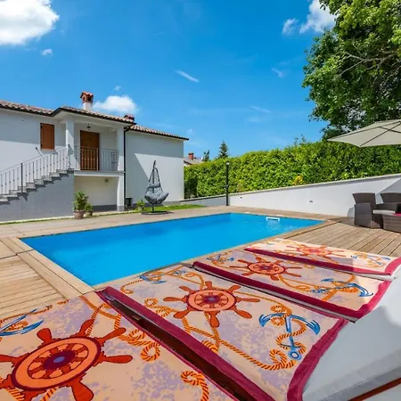 A Charming Poolside In Pazin