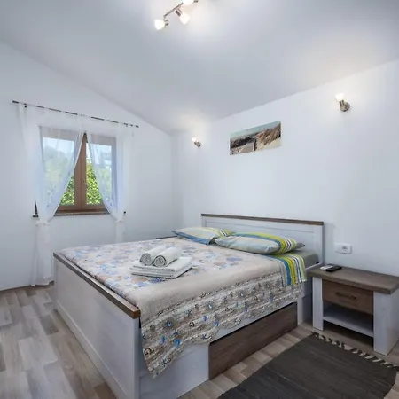 A Charming Poolside In Holiday home Pazin