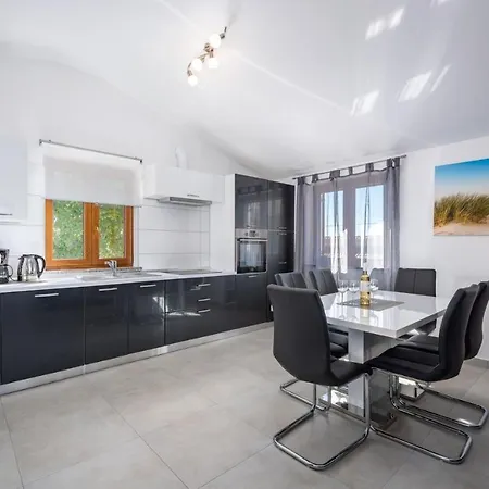 A Charming Poolside In Holiday home *