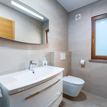 A Charming Poolside In Holiday home *